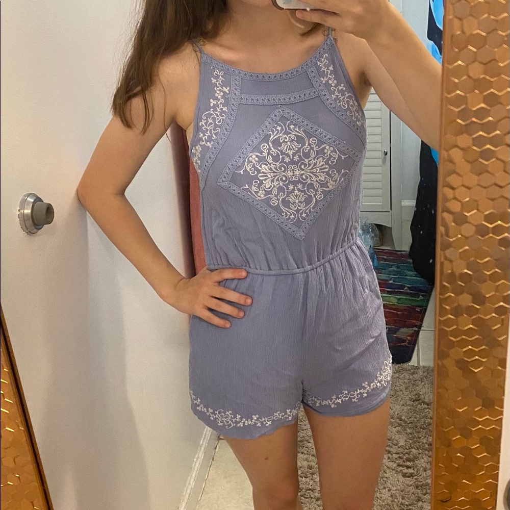 Francesca’s Embroidered Romper - Picture 3 of 7